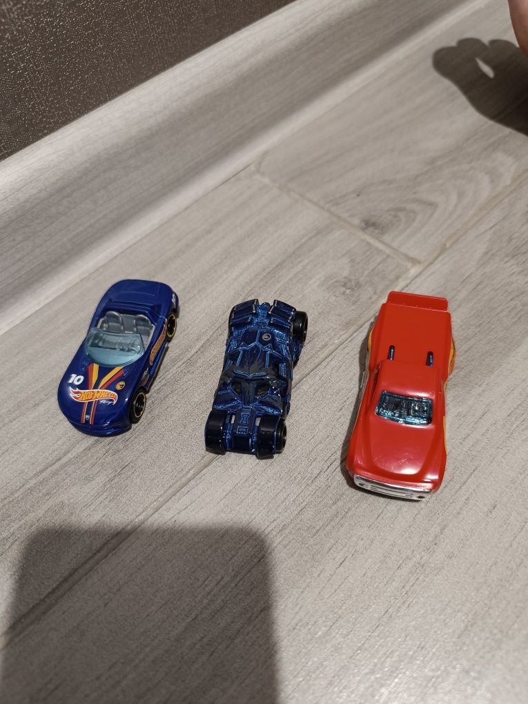 Продам модельки hot wheels хотвилс