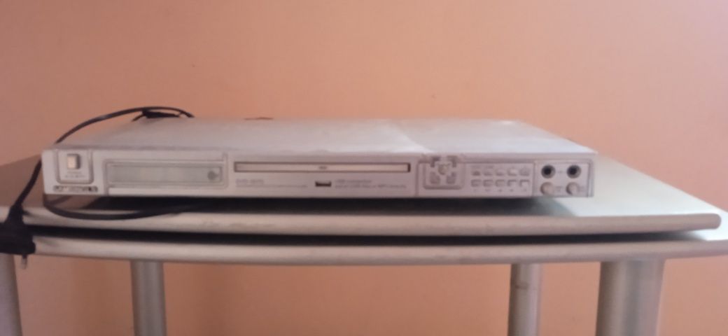 DVD player sotiladi