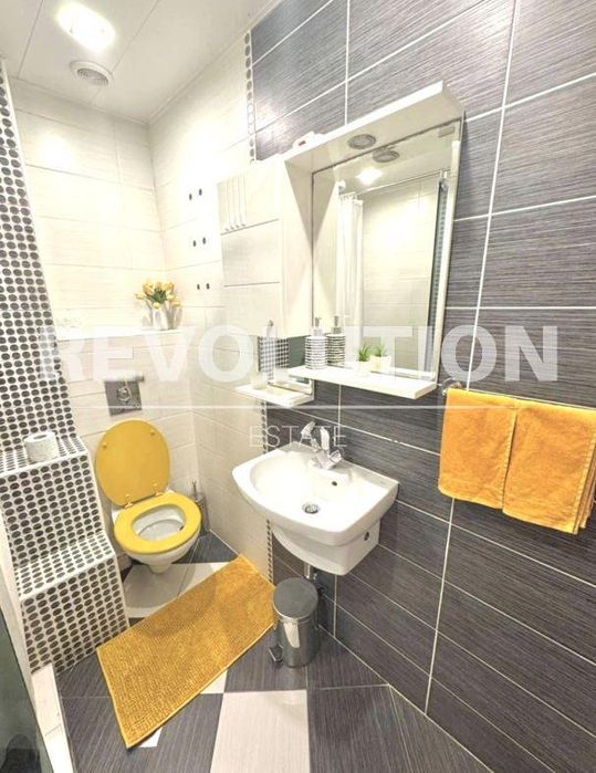 Дава се под наем Тристаен апартамент в Варна, Автогара - 85 кв.м за 700 € - Снимка #5