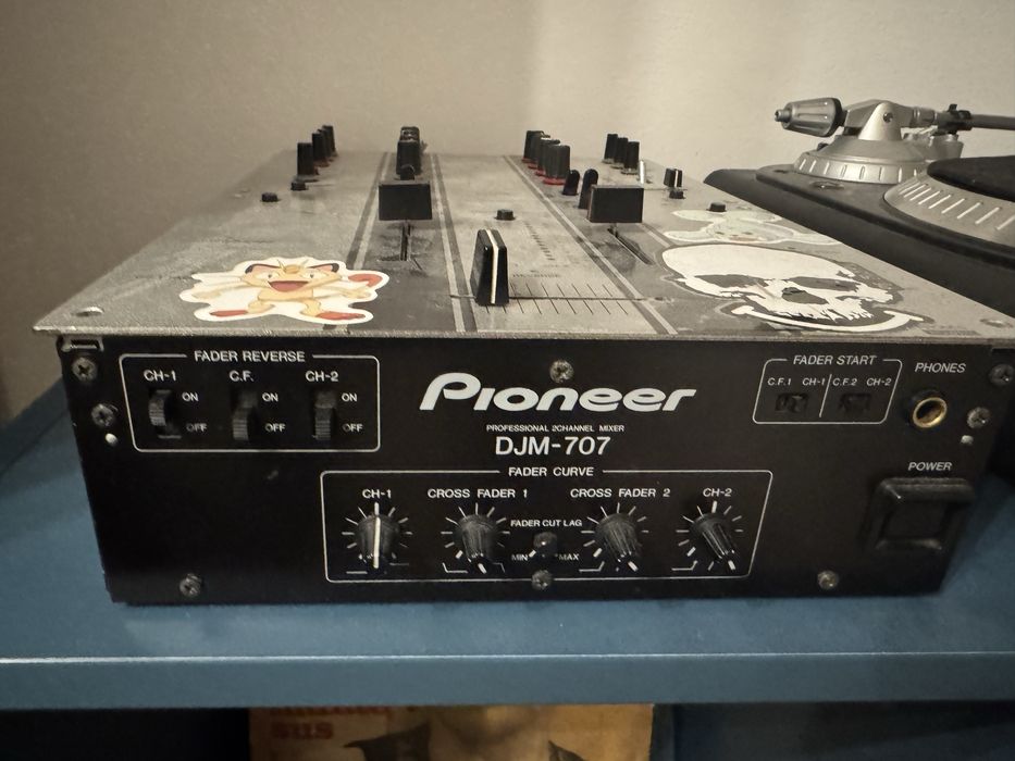 Vinyl/ Platan DJ Numark TT 500 , Mixer Pioneer DJM- 707, interfataRane