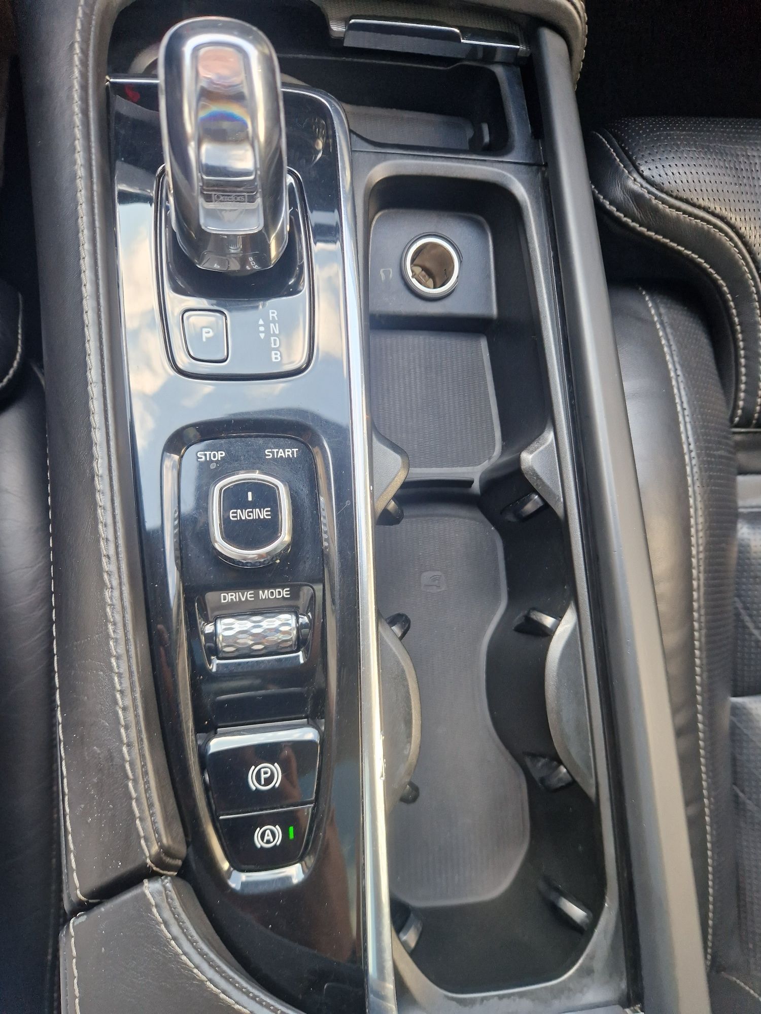 Volvo XC90 2.0 T8 Hibrid Plug-in 4x4 Automatic  7 locuri Benzina/Elect