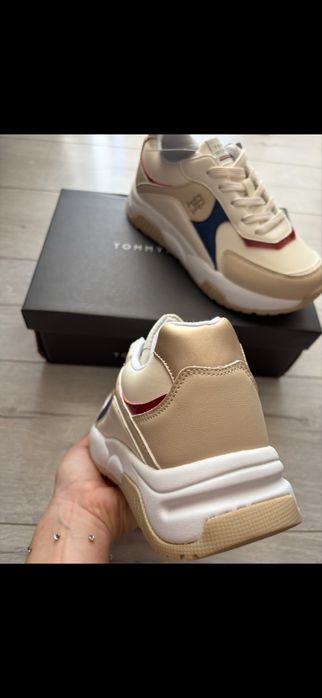 Нови Tommy Hilfiger бежаво, ч и синьо 38 номер 25 см 120 лв