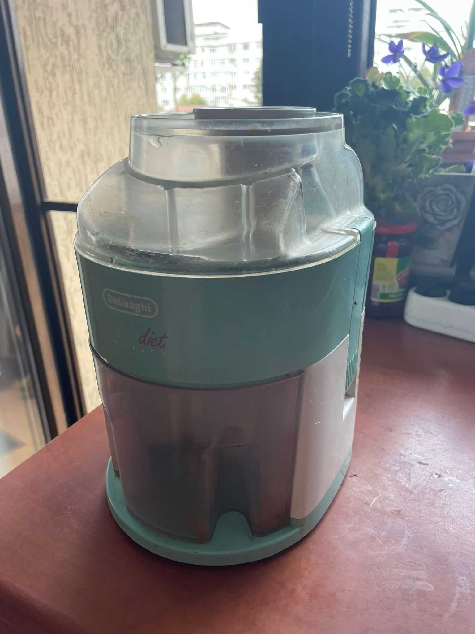 Storcator de fructe DeLonghi