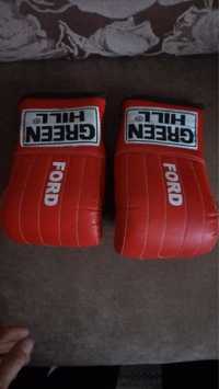 Продается боксерская перчатка