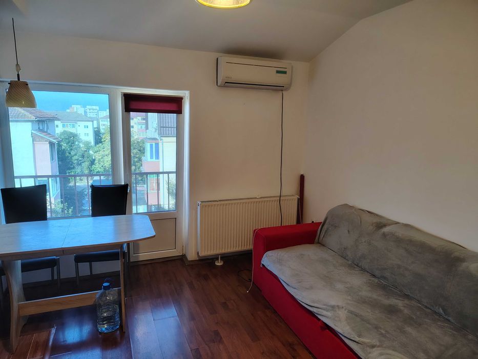 Vând apartament 2 cam la mansardă