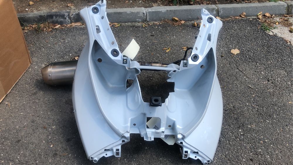 Far , carenă dar si alte componente piaggio mp3 500 2015-2020