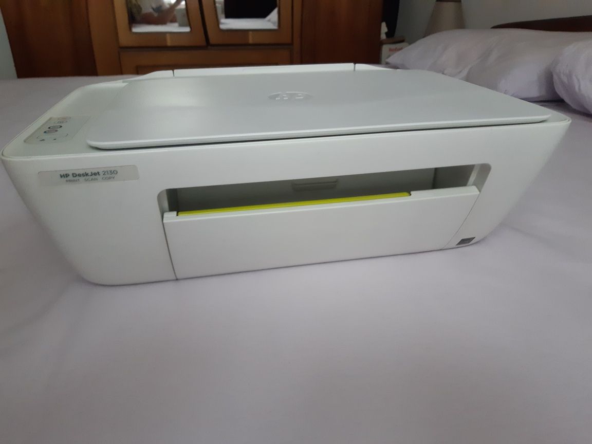 Imprimantă HP 2130 alb-negru + color.