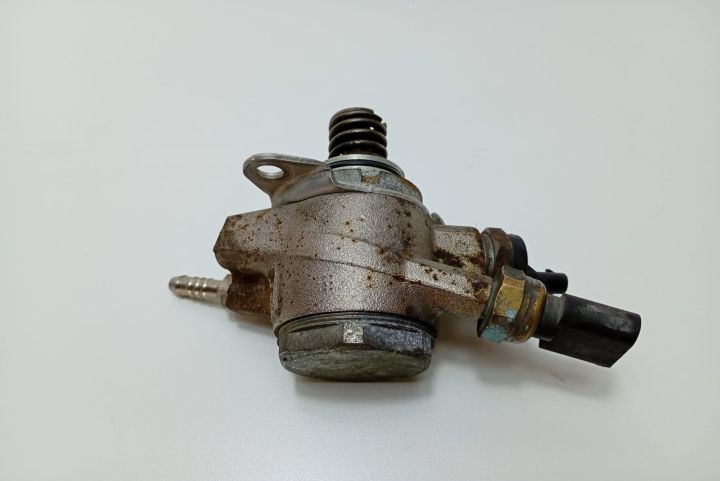 Pompa benzina /  Pompa inalta presiune 06e127025m Audi A4 B8/8K seria