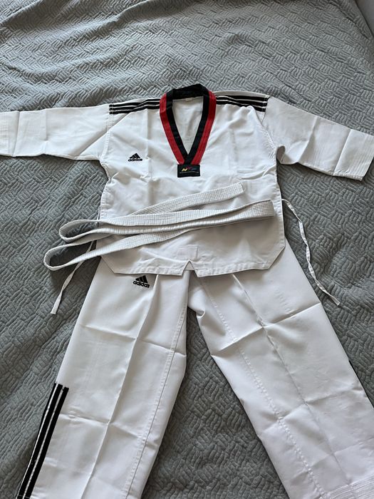 Добок — кимоно для тхэквондо (WTF)