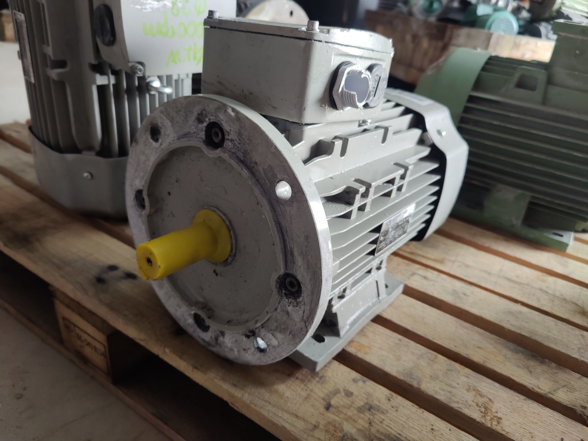 Motor electric trifazat cu talpa și flansa, 4kW, 3000rpm