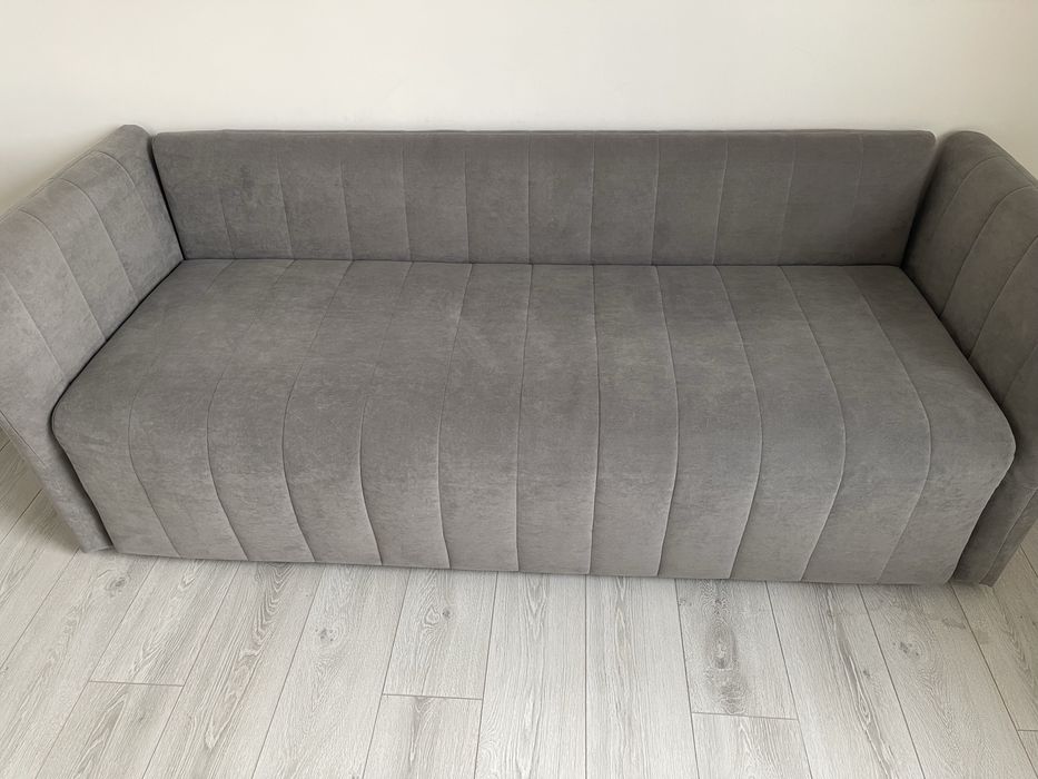 Продам диван не раскладной