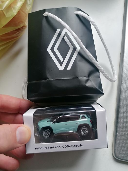 Masinuta, macheta, cadou The originals Renault 4 e-tech 100%electric