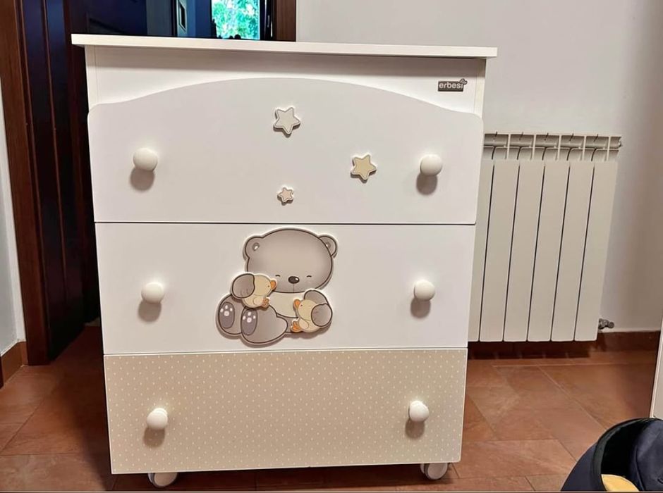 Masă de înfășat cu cădiță încorporată + 3 sertare – pe roți