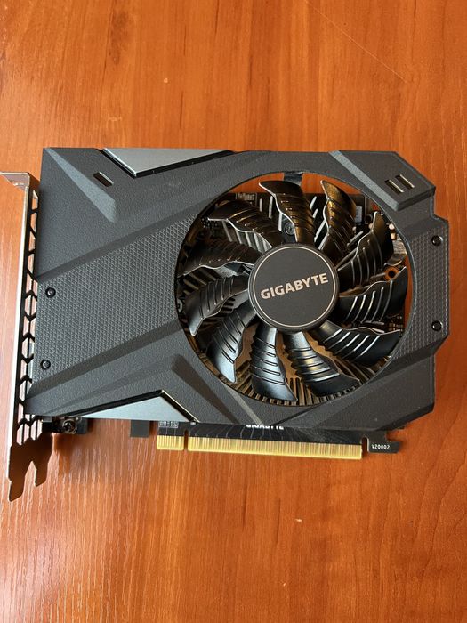 Видеокарта GIGABYTE GeForce GTX 1650 4 GB
