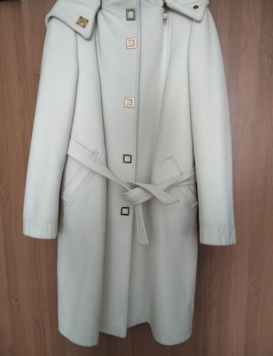 Продам пальто белое