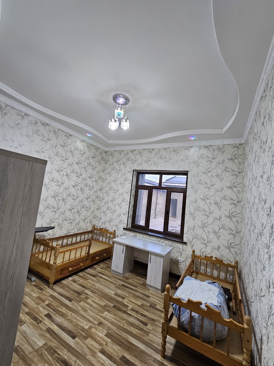 УЧАСТКА сотилади 8 та хона