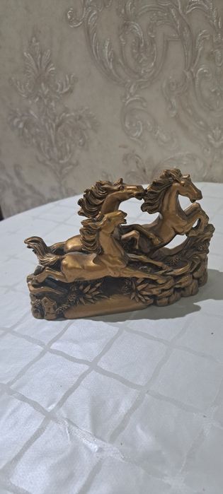 Статуэтка Статуэтка Статуэтка Статуэтка