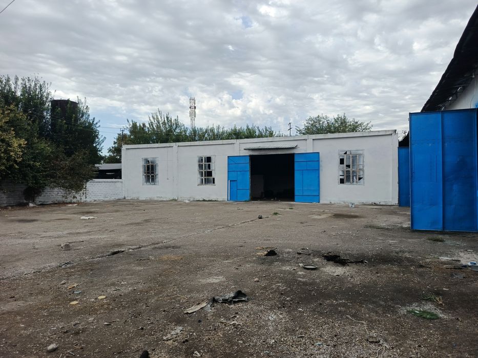 Здравствуйте срочно продаю земля с помещением