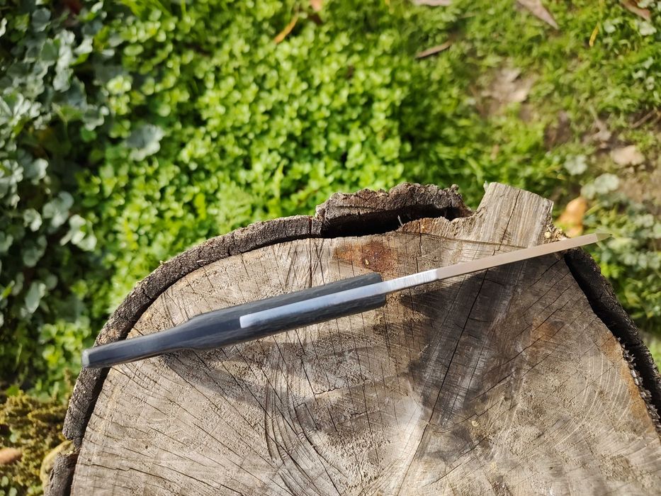 Нож от премиум стомана...