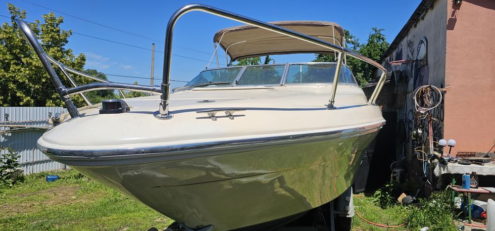 SeaRay 230 Signature Overnighter