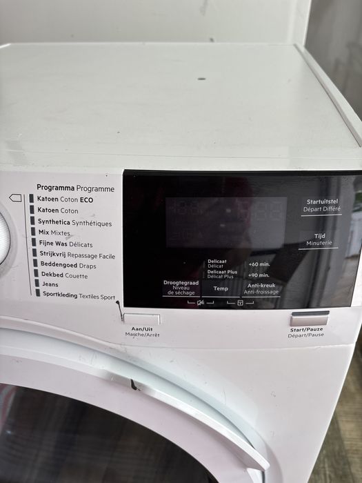 Uscator de rufe AEG seria 6000 Prosense cu pompa de caldura