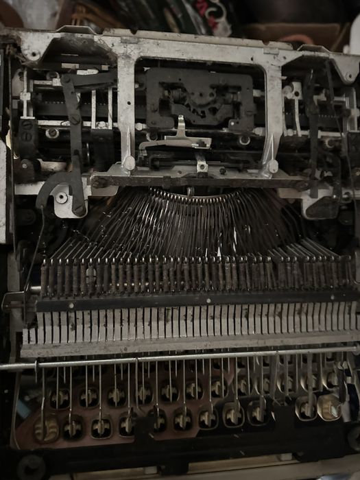Пишеща машина.           .