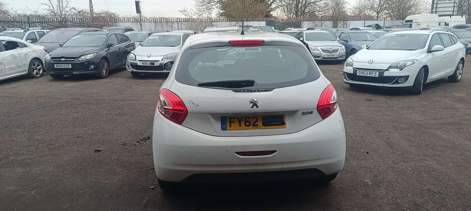 Dezmembrari / Dezmembrez Peugeot 208 1.4 DV4C cutie viteze manuala 5 trepte culoare EWP - VOPSEA ALBA BANQUISE