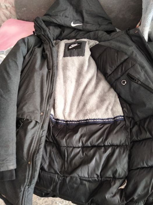 Срочно продам куртки и школьные брюки,рубашки,на подростка зима рост 1