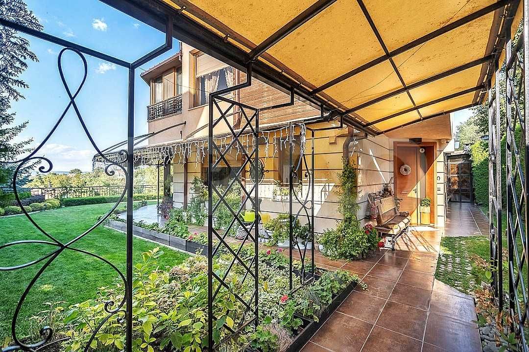 Продава се Къща в Варна, м-т Зеленика - 400 кв.м за 1500 €/кв.м - Снимка #17
