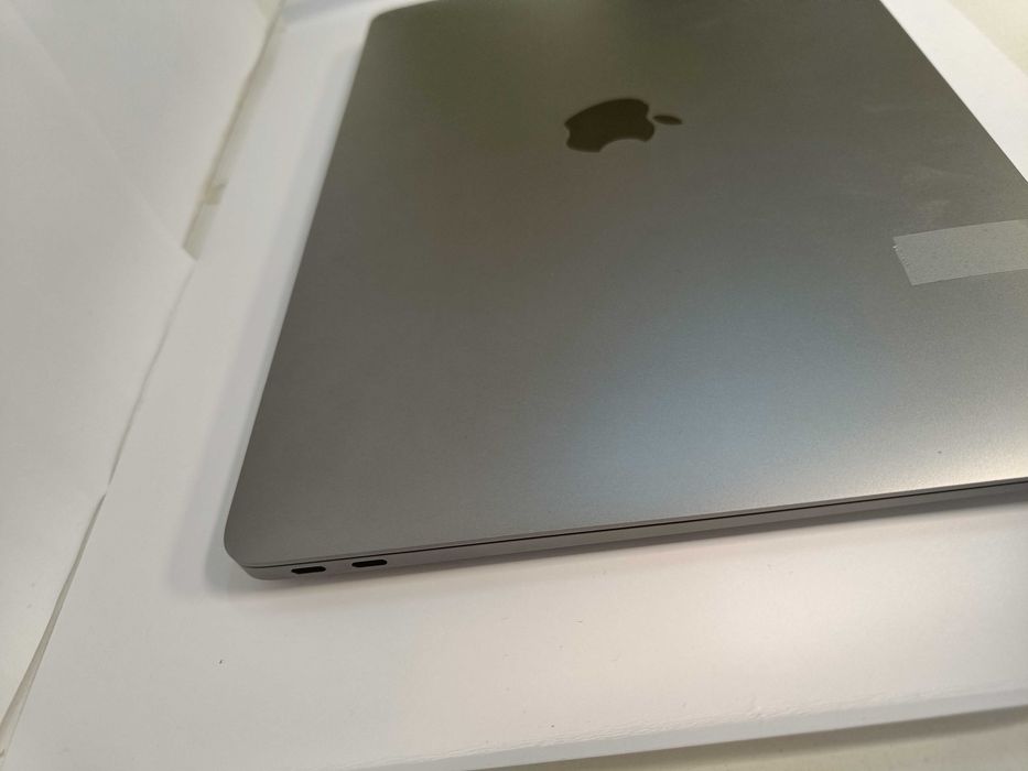 Macbook M1 Air 13 inch (Ag16 Moldova b31591) - Garantie 2 ani!