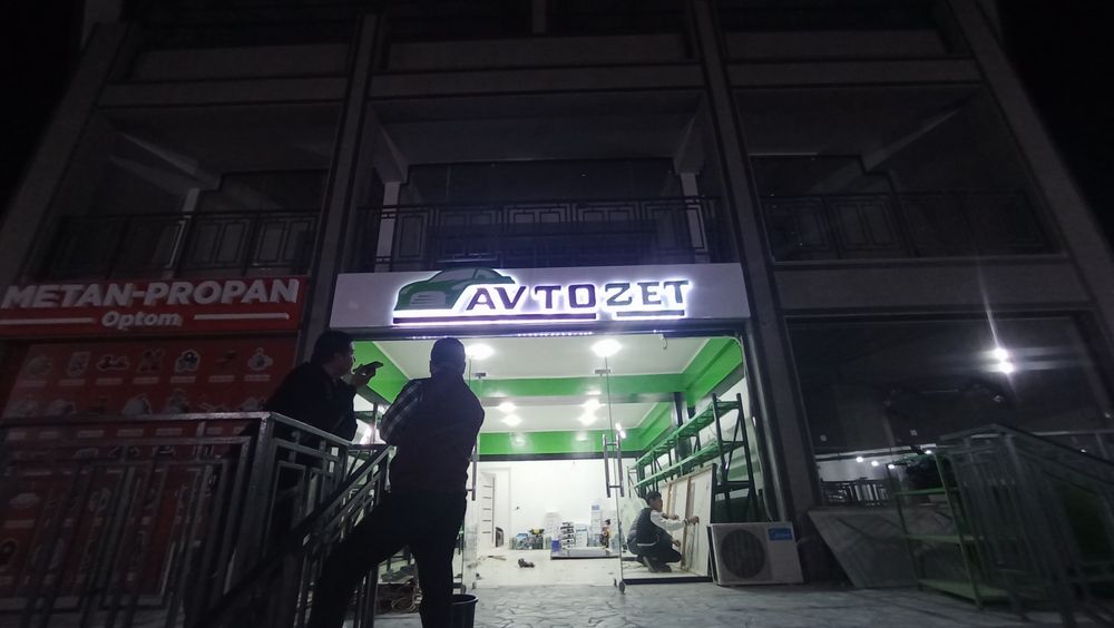 Reklama xizmati tashqi reklama bukva baner orakal stela korob