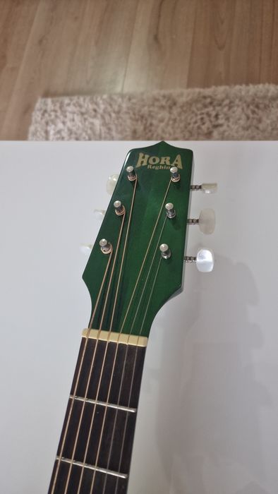 Vand chitara acustică