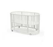 Pătuț Stokke Sleepi cu saltea, cearșaf și protecții de saltea incluse.