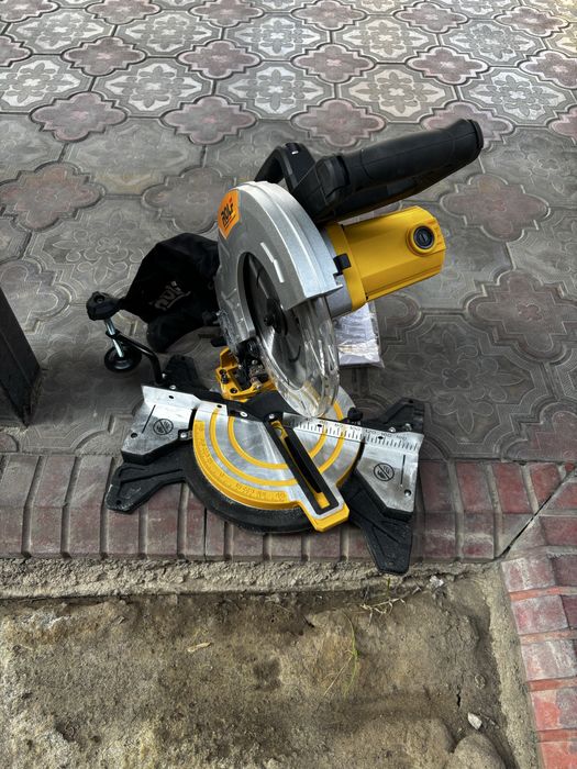 Торцовочная пила ROLF TOP-210Q