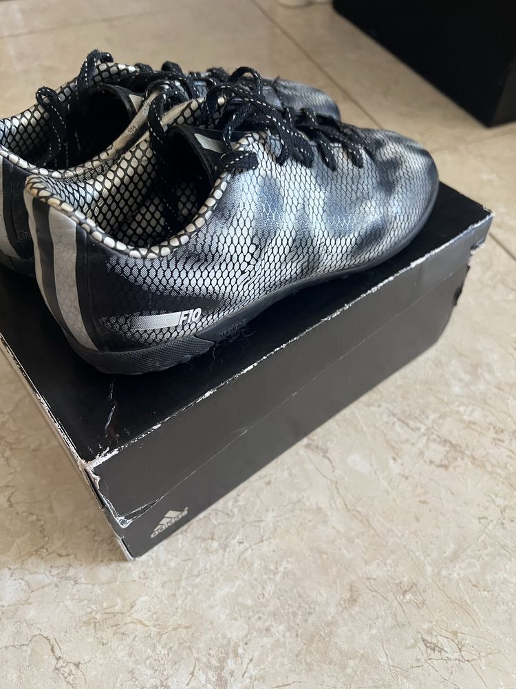 Детски бутонки adidas