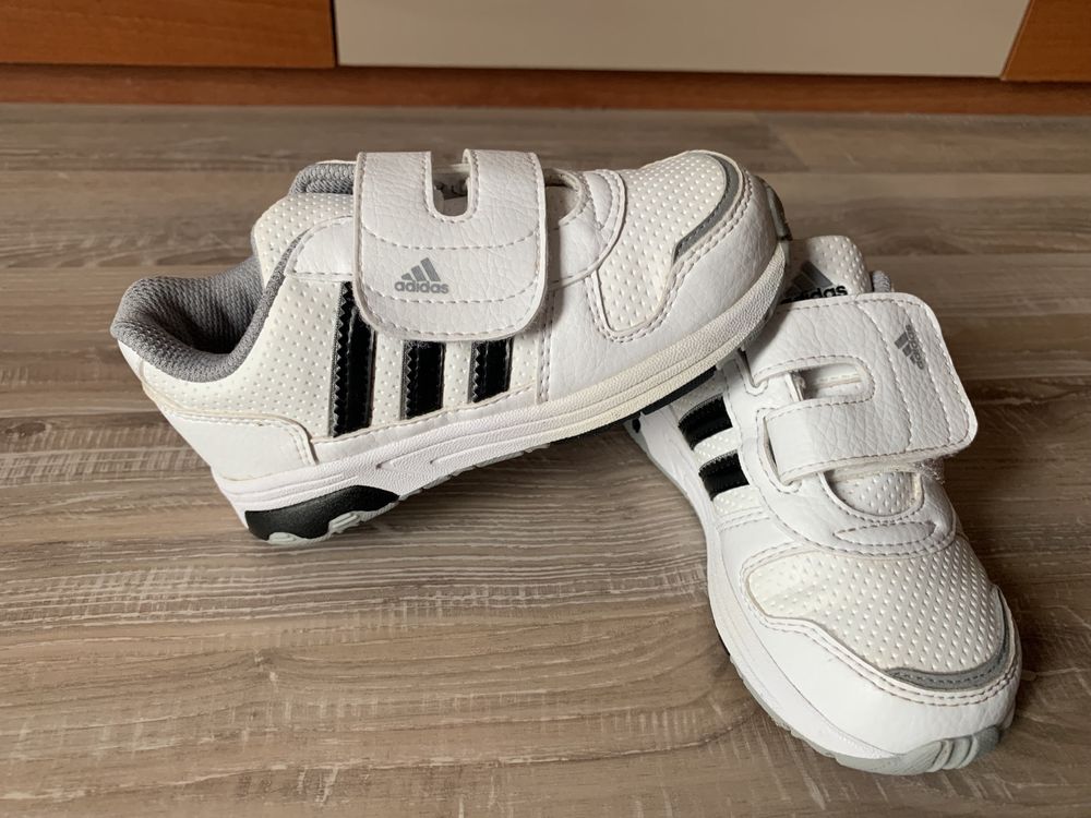 Vând adidași Adidas((25)superbi.