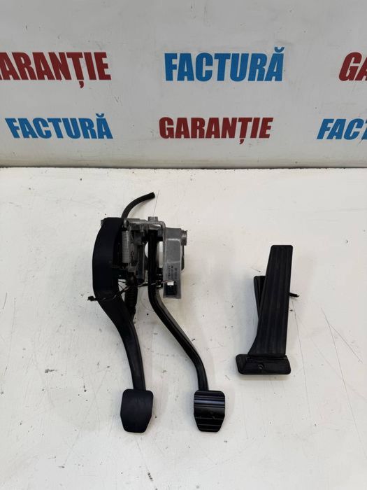 Pedala acceleratie piston ambreiaj frana BMW Seria 3 E90 E91 E92 E93