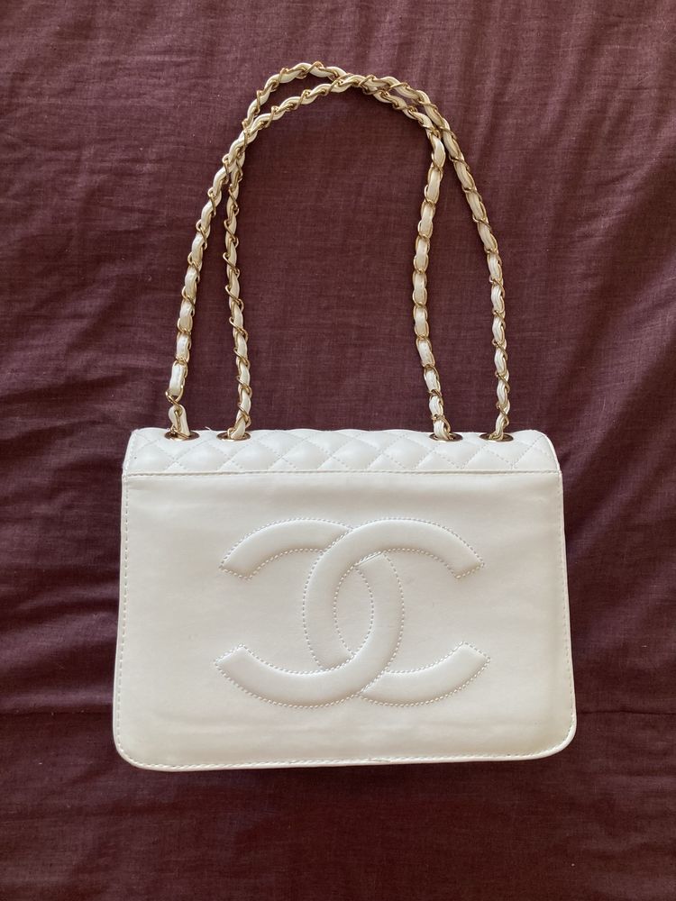 бяла чанта тип Chanel/ Шанел