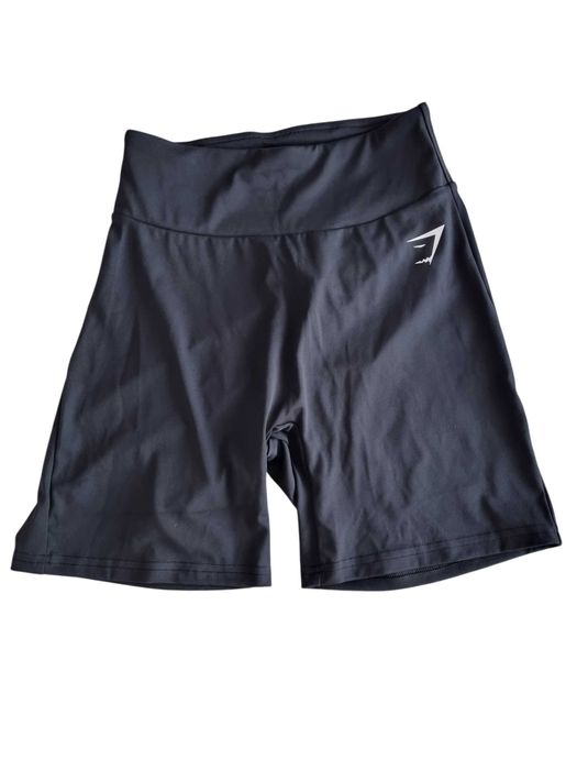 Бюстие и къси клинове Gymshark