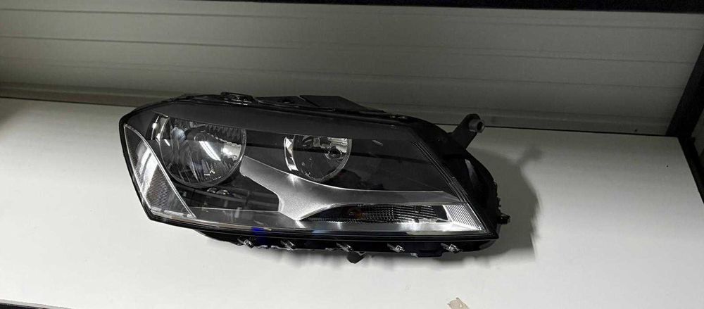 Far Volkswagen Passat B7 – Dreapta – NOU – 1.000 lei