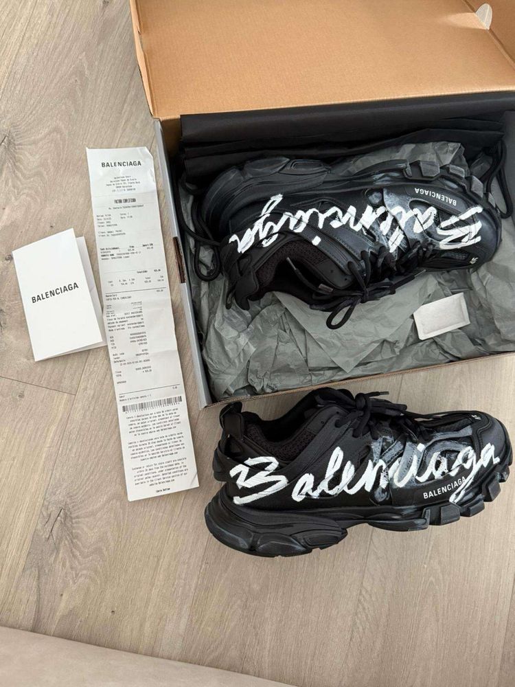 Adidasi Balenciaga track signature