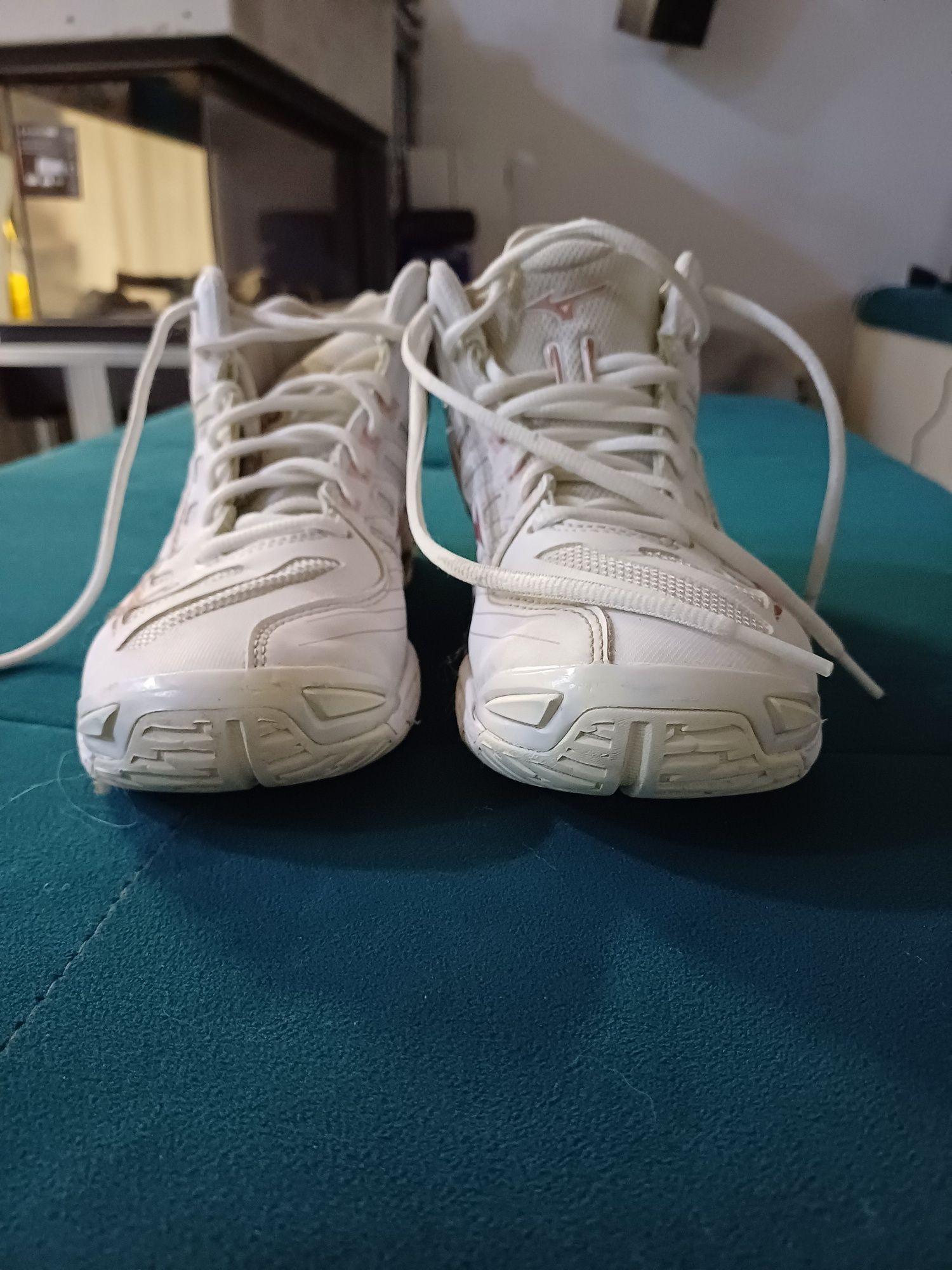 Обувки Mizuno за волейбол, баскетбол и хандбал спортни