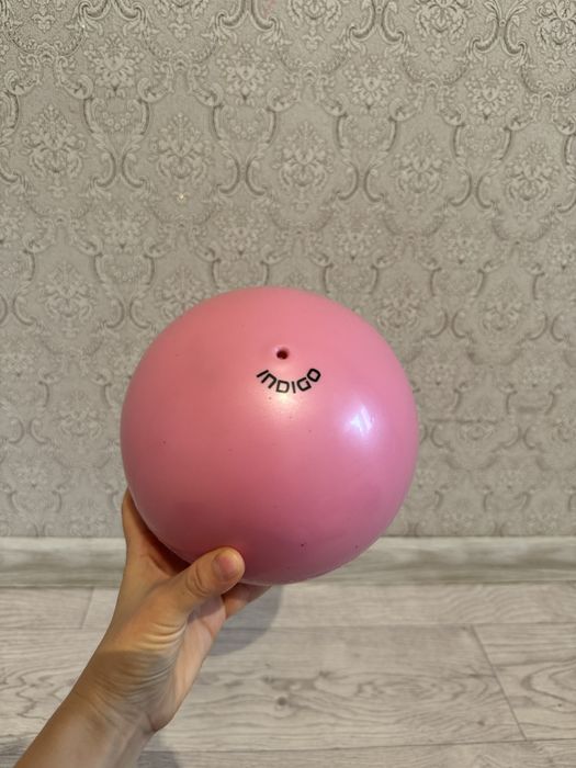 Продам булавы, лента, мяч художественной  гимнастики