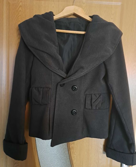 Продавам тъмно -сиво палтенце