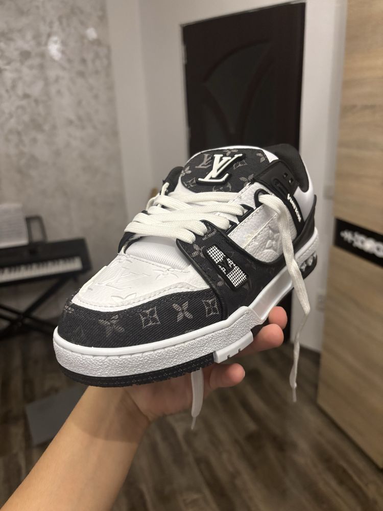 Vand pantofii Louis Vuitton