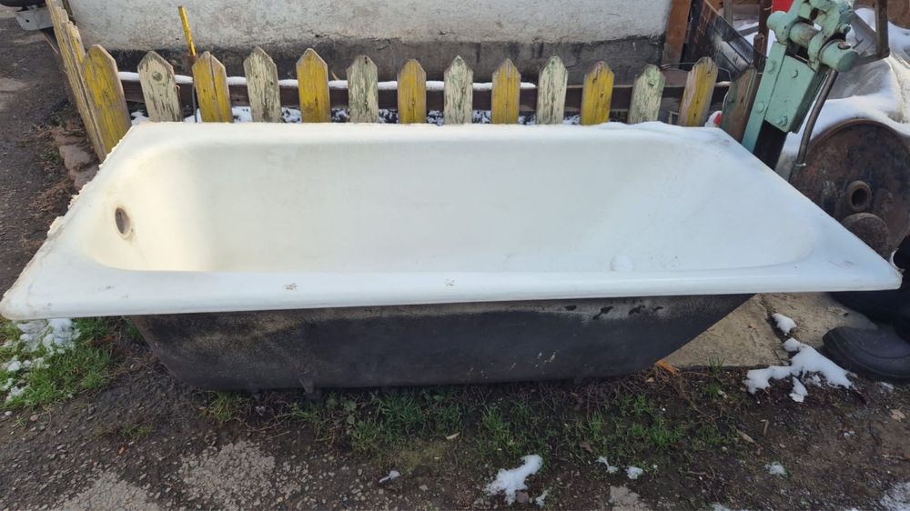 Продам чугунную ванну