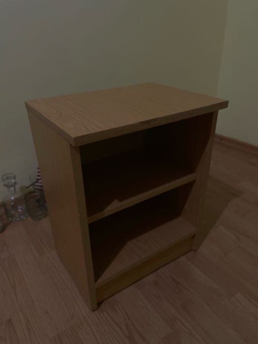 Noptieră pentru cameră