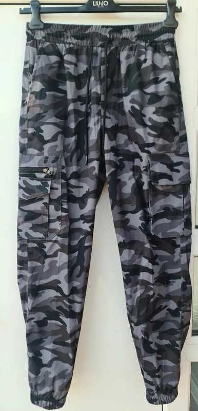 Pantaloni cargo camo