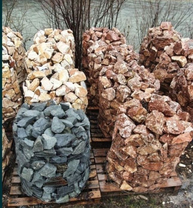 Piatra bolovani ornamentali orice culoare si marime oriunde in tara