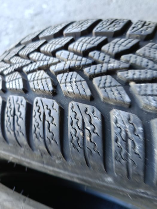 Зимни гуми -2021г.-15цола-185/65-1бр.-85лв."DUNLOP"-като нови
